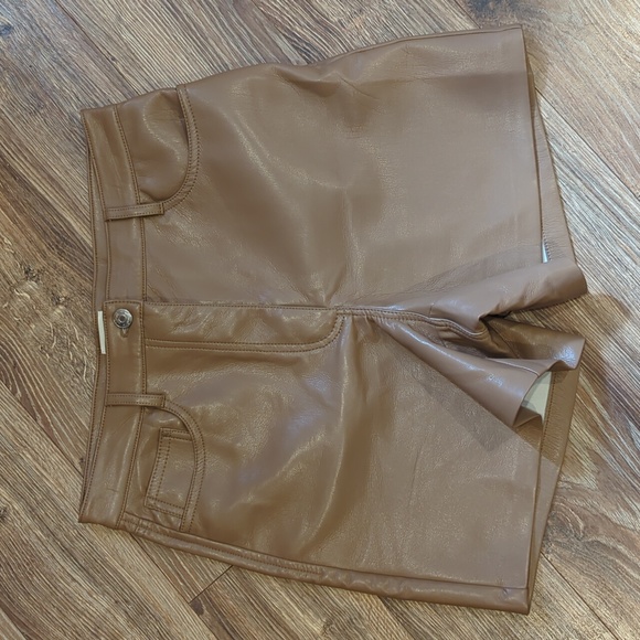 Aritzia Wilfred faux leather shorts sz 6 - Picture 1 of 4